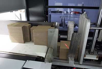 独创的纸板预堆装置